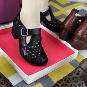 Giày sandal da thật đục lỗ thoáng chân